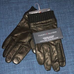 Tommy Hilfiger Men’s Leather Touchscreen Gloves